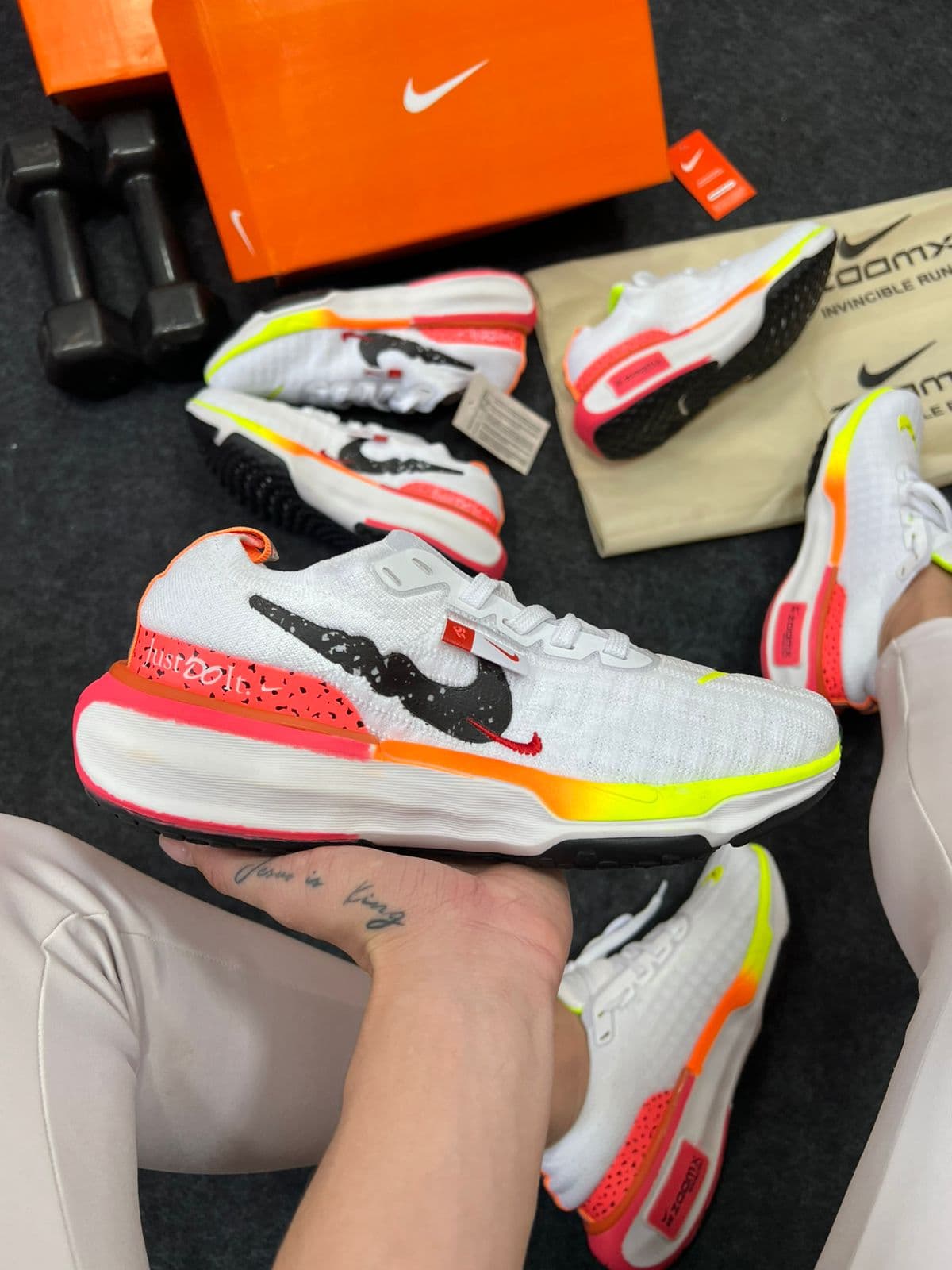 Nike ZoomX Invincible Flyknit Branco Salmão — foto principal