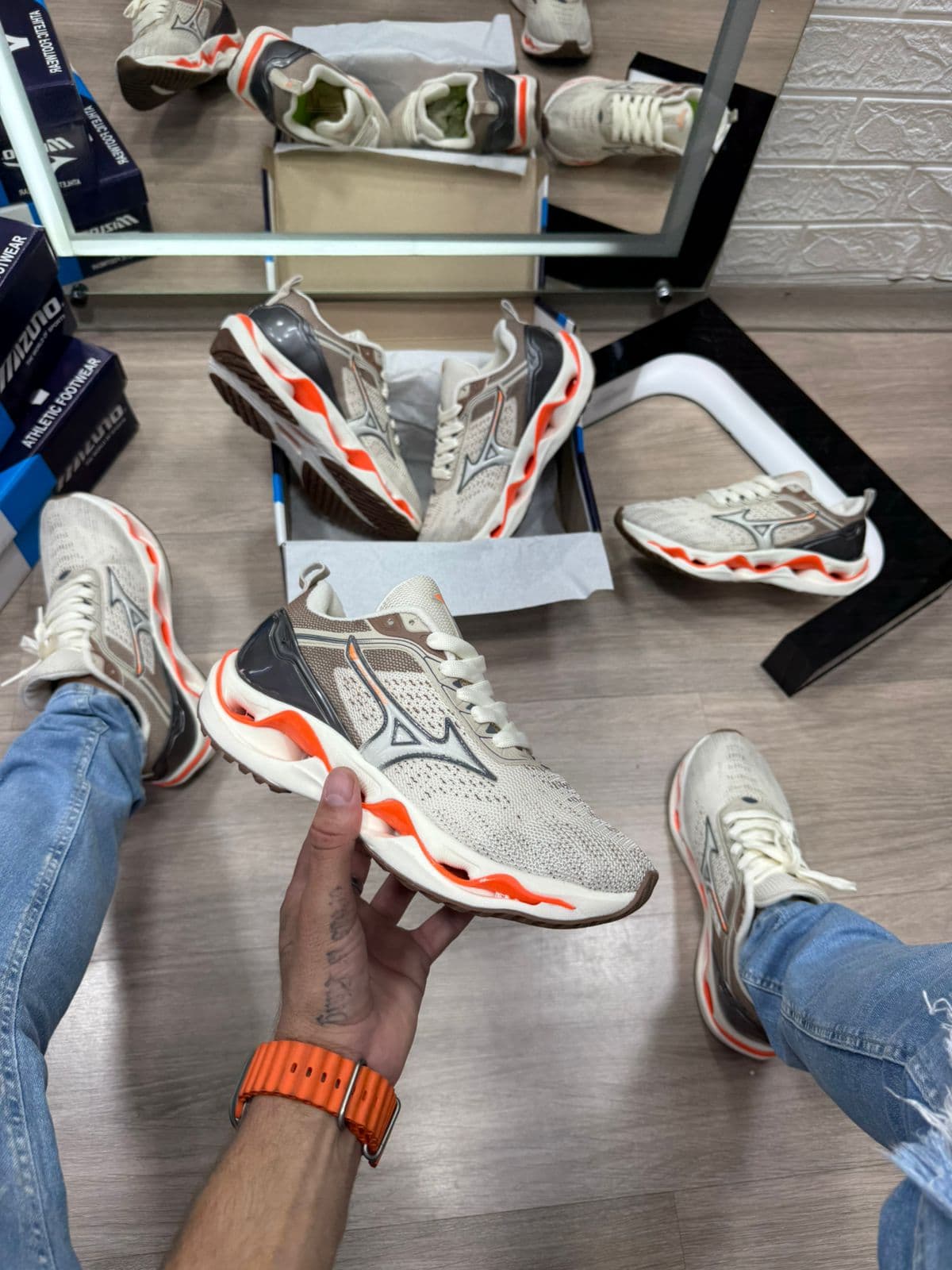 Mizuno Wave Stratos Off White Laranja — foto principal