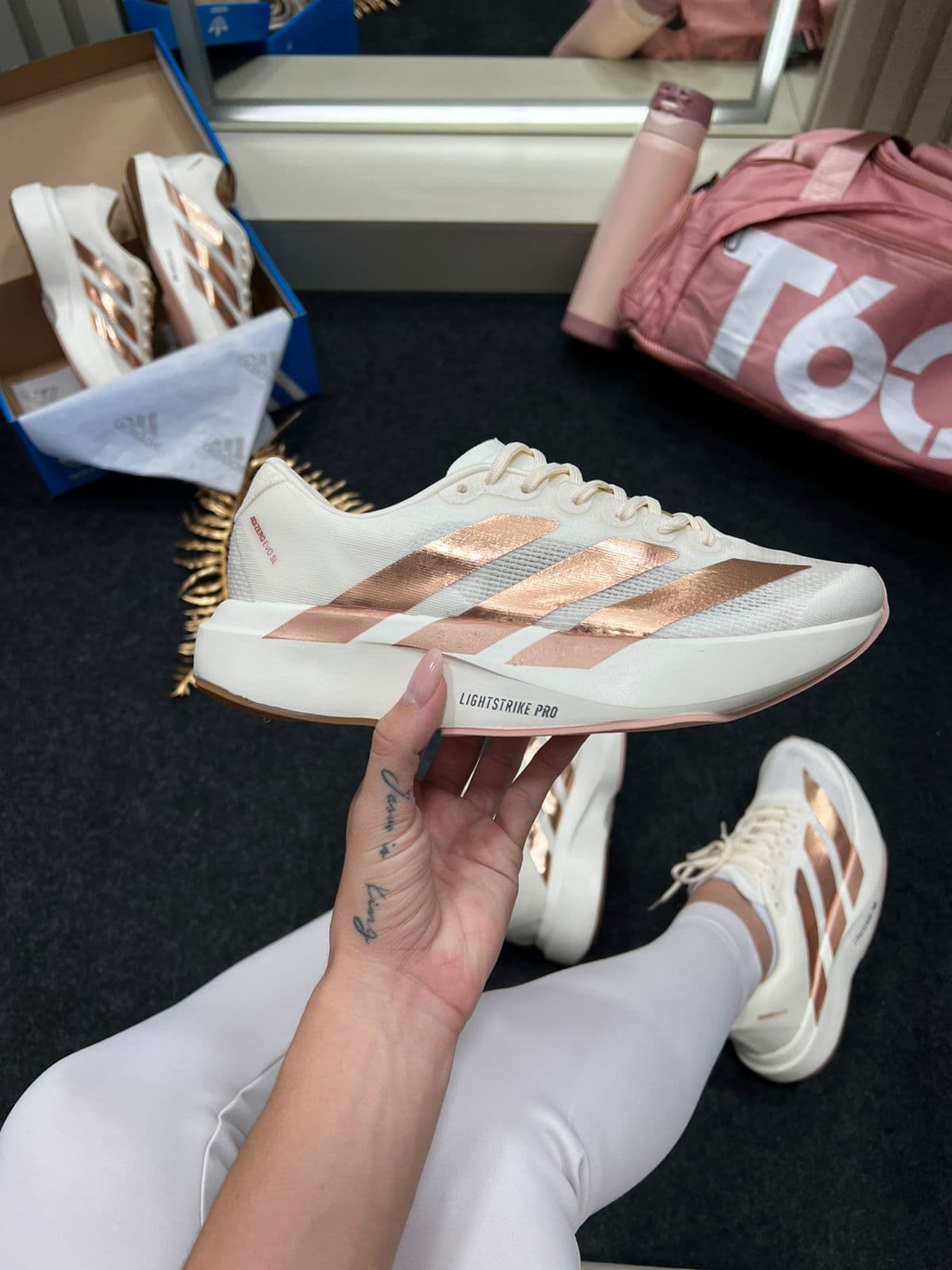 Adidas Adizero Evo SL Off White Dourado — foto principal