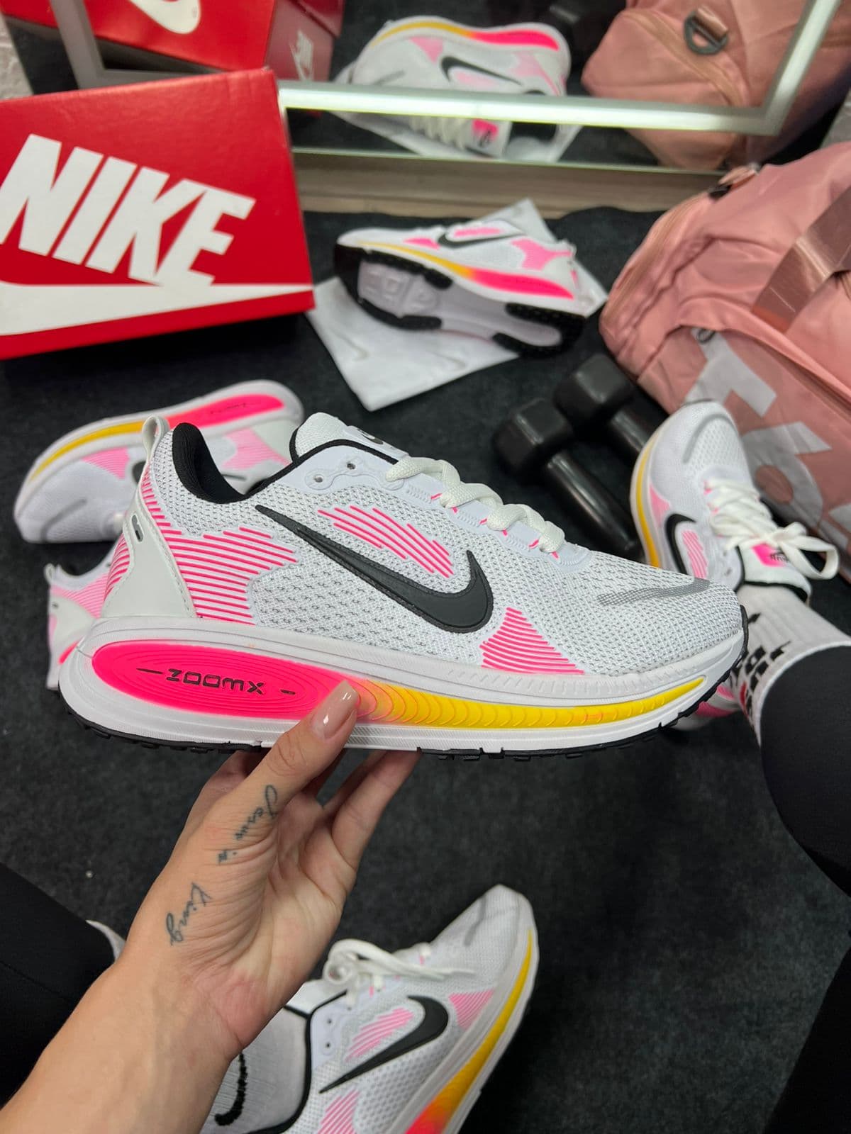 Nike Vomero 18 — foto principal