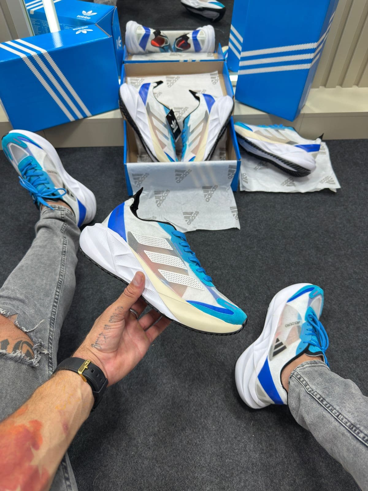 Adidas Adizero Boston 11 Branco e Azul — foto principal