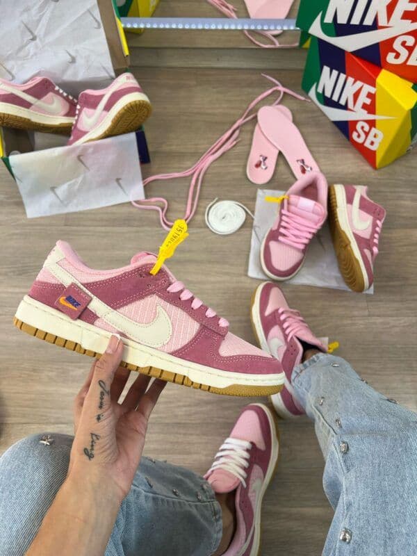 Nike SB Dunk Low Teddy Bear Creme Pink — foto principal