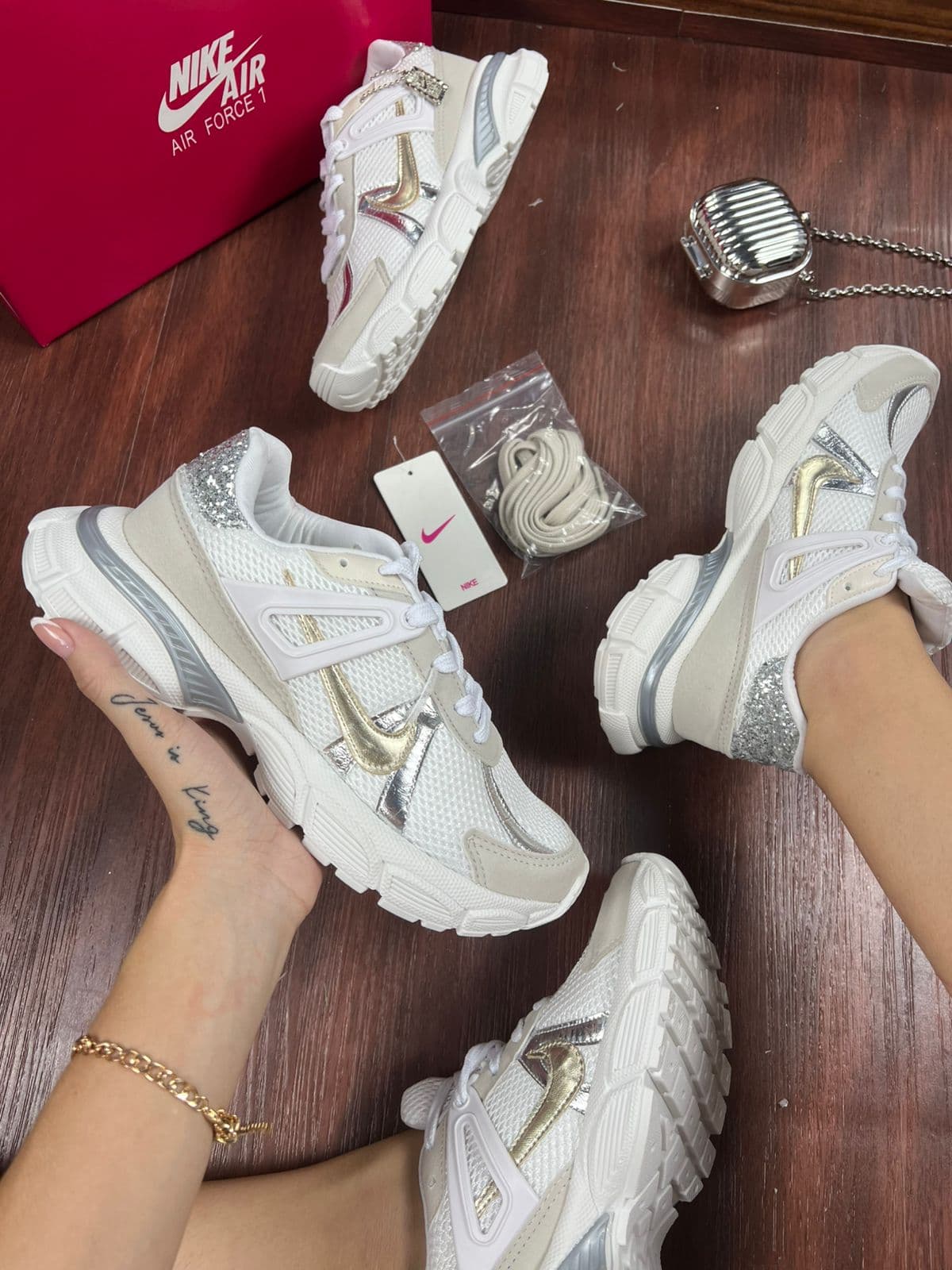Nike NK2047 Branco/prata/dourado — foto principal