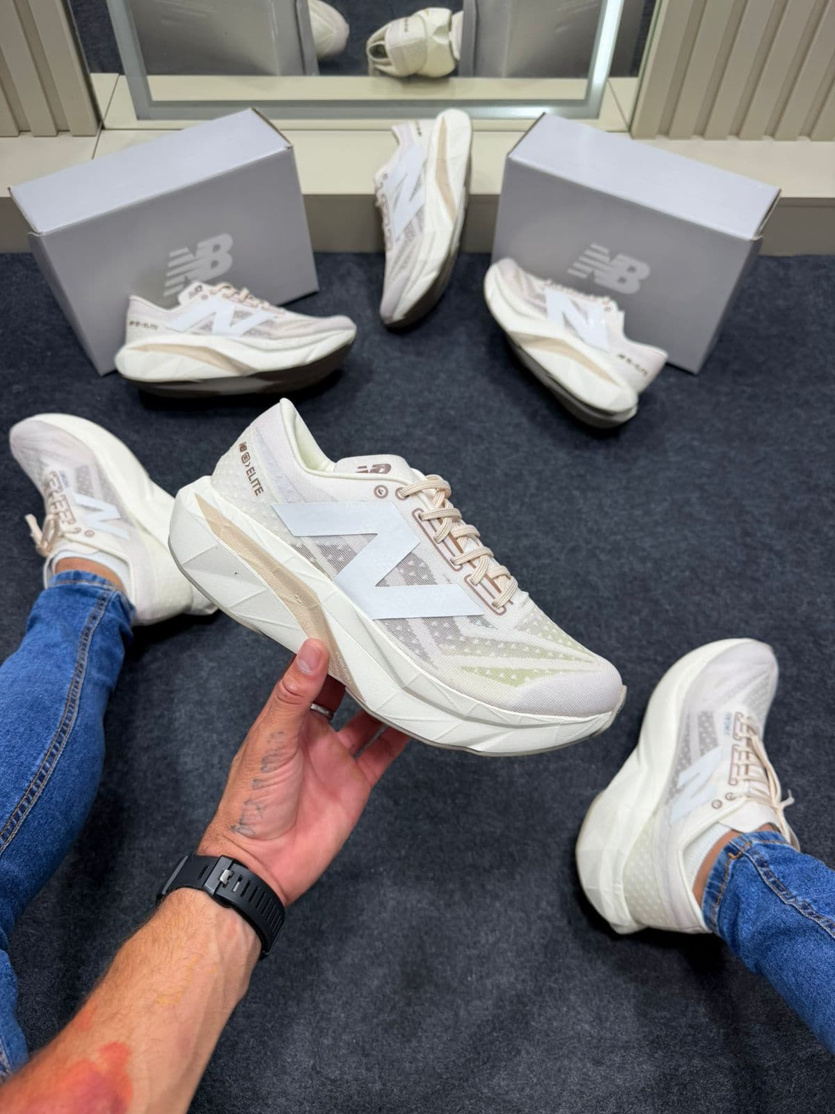 New Balance Fuelcell Off White — foto principal