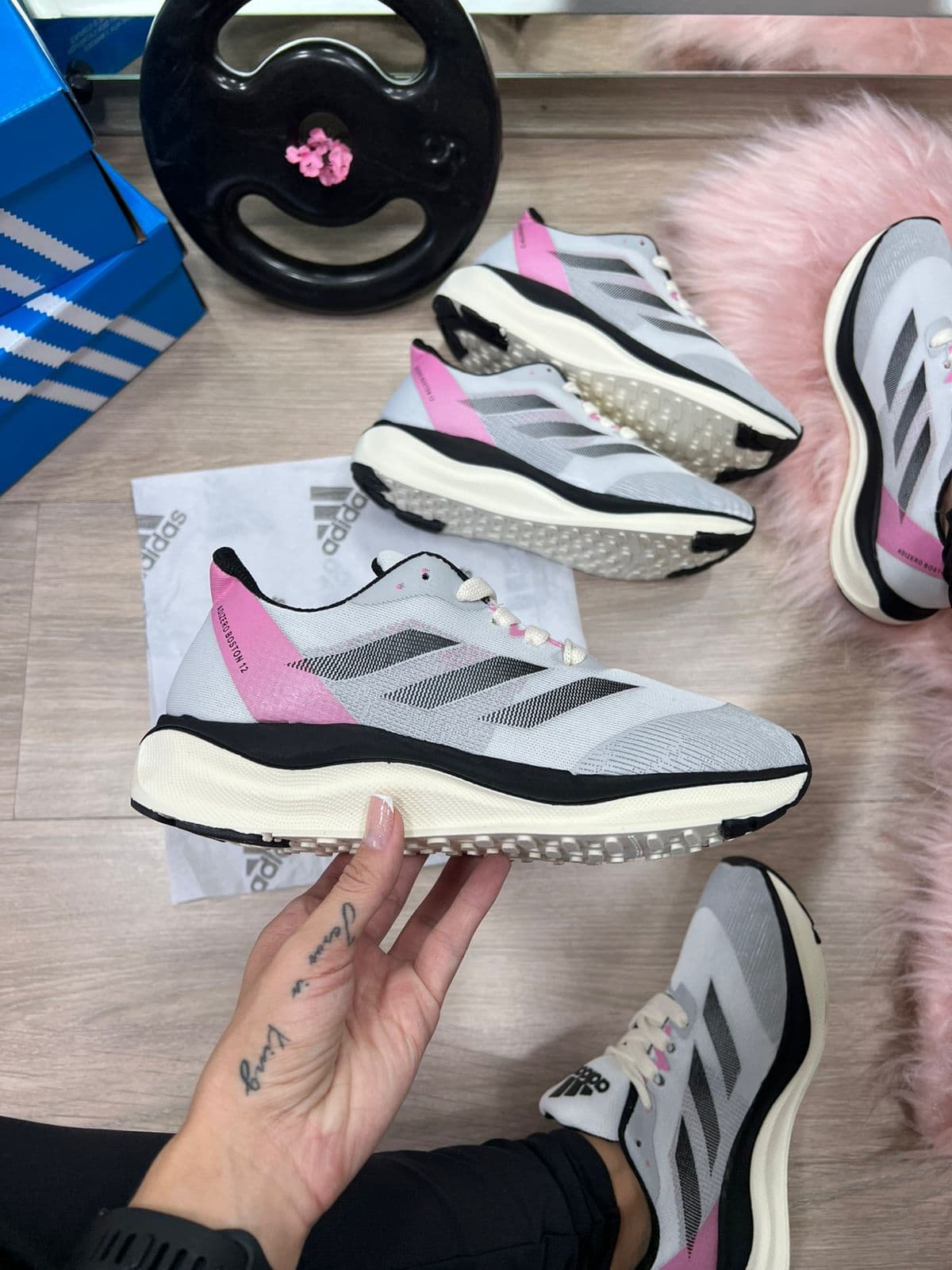 Adidas Adizero Boston 12 Cinza Rosa — foto principal