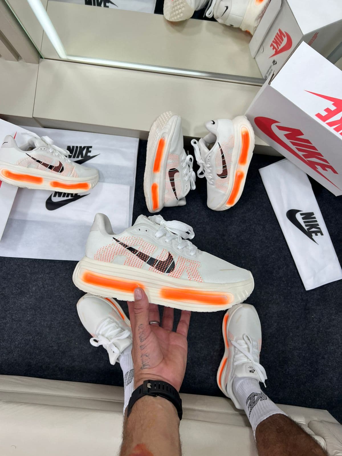 Nike Run Vomero Premium Off White e Laranja — foto principal