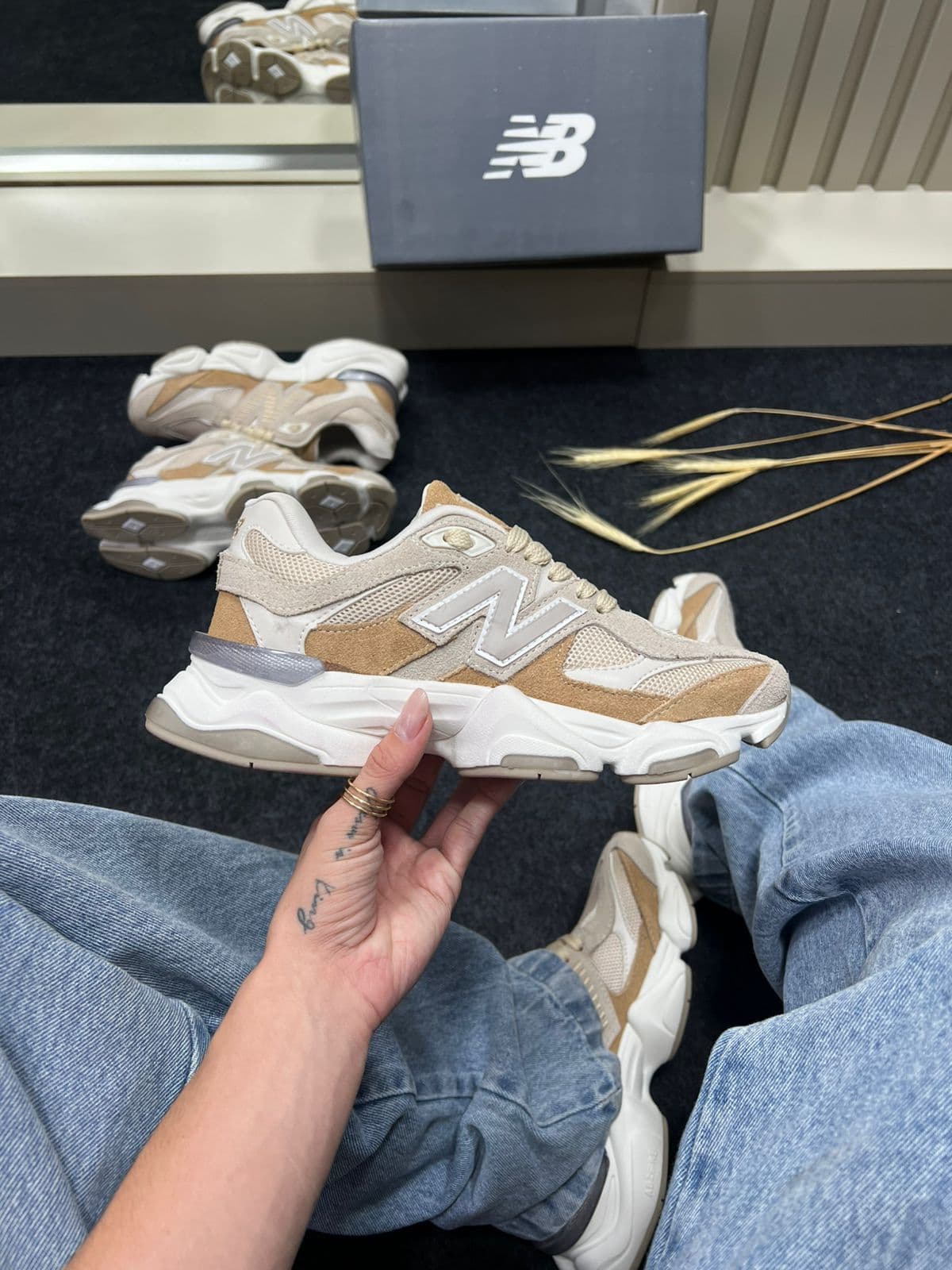 New Balance 9060 Bege Caramelo — foto principal