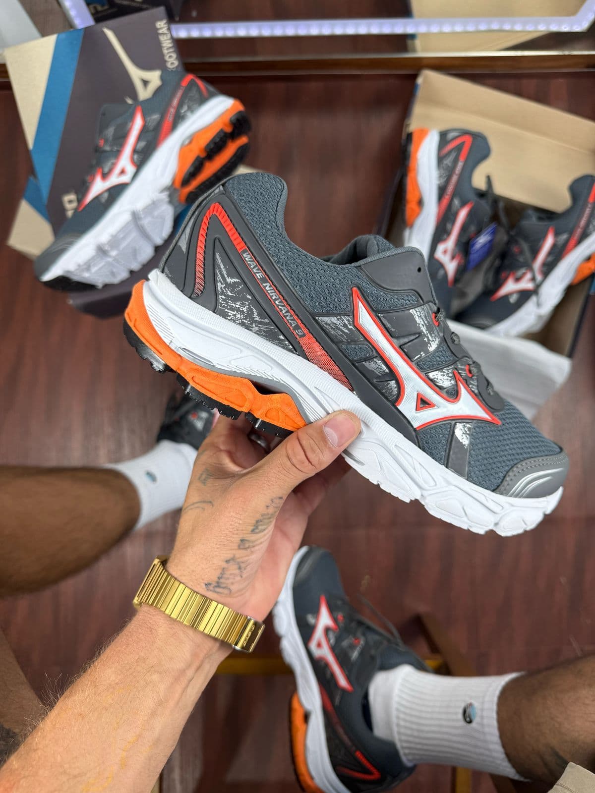 Mizuno Nirvana 1 - Cinza Laranja — foto principal