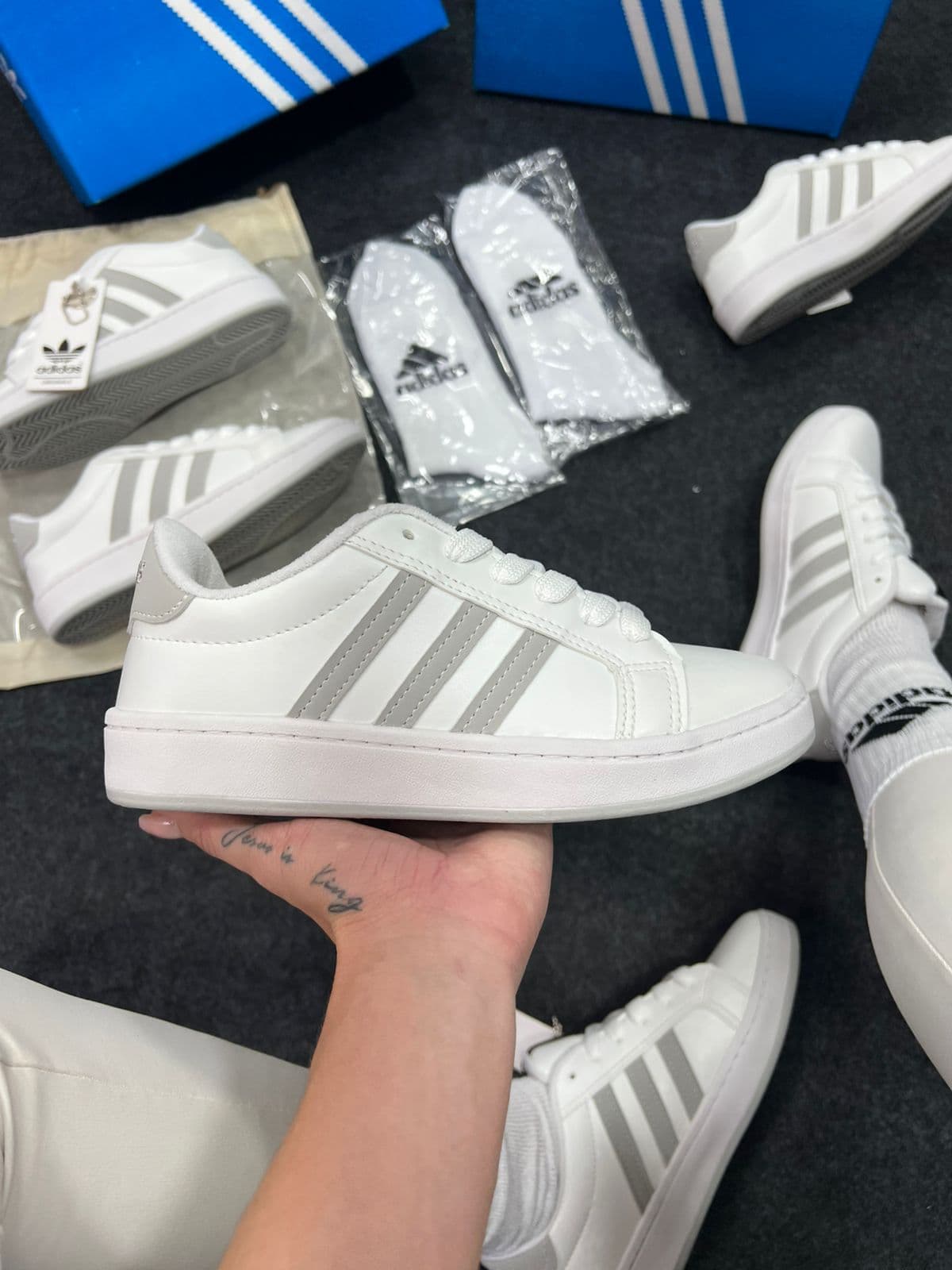 Adidas Ladies Premium Branco Cinza — foto principal