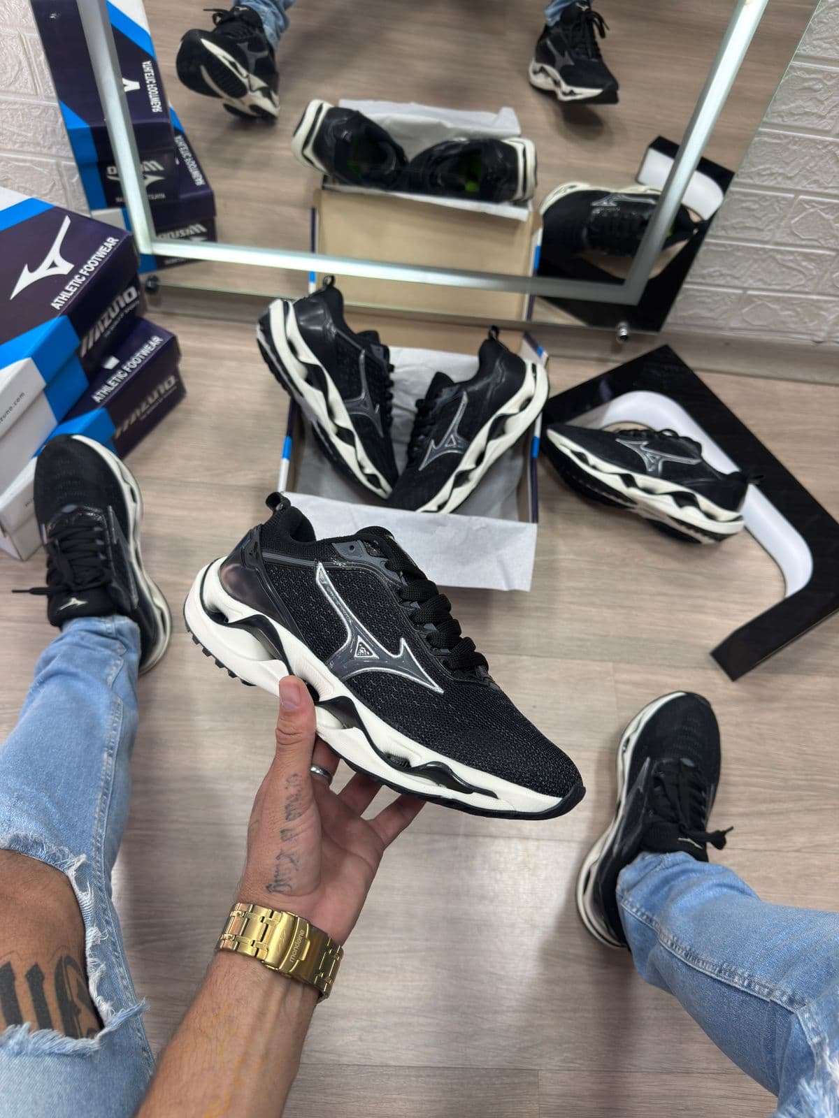 Mizuno Wave Stratos Preto e Branco — foto principal