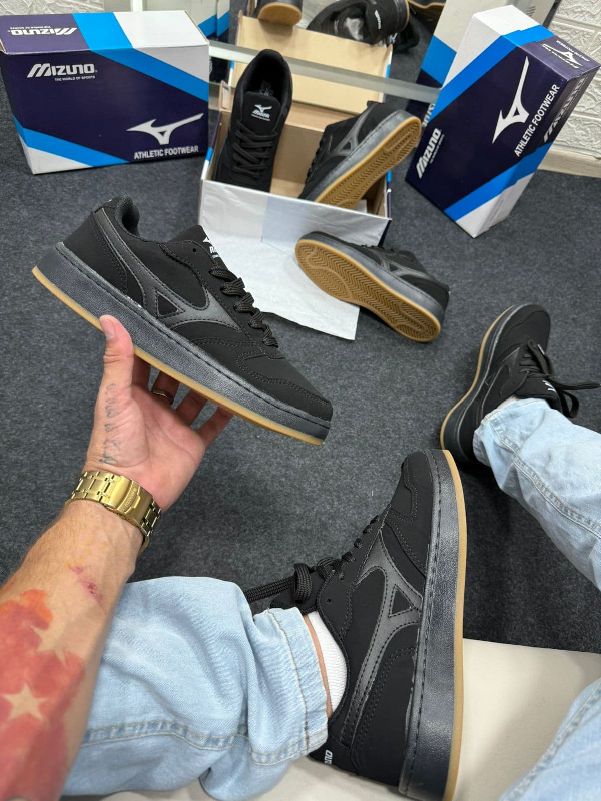Mizuno Street Wind Preto Camurça — foto principal