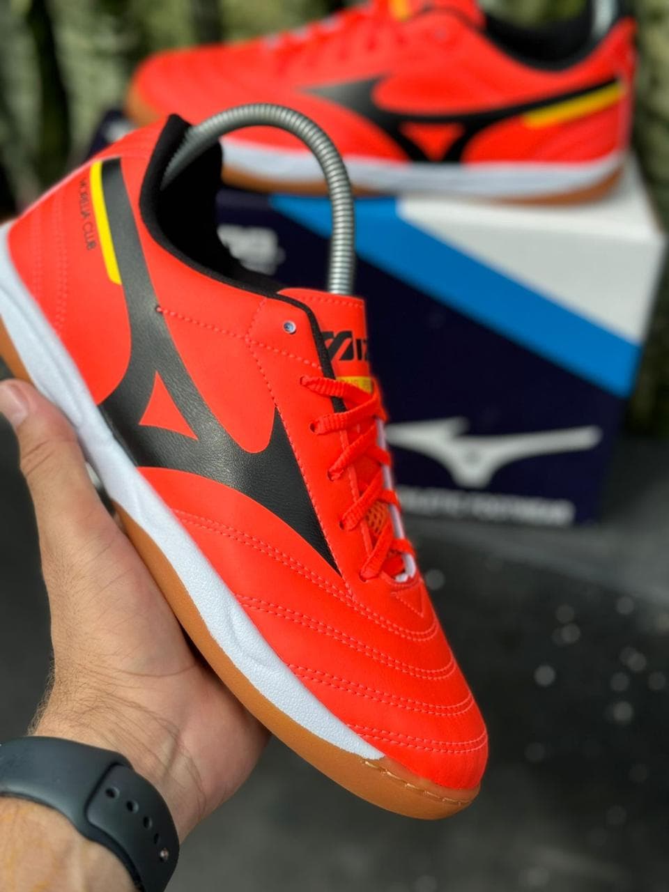 Chuteira Mizuno Salão Premium - Laranja — foto principal