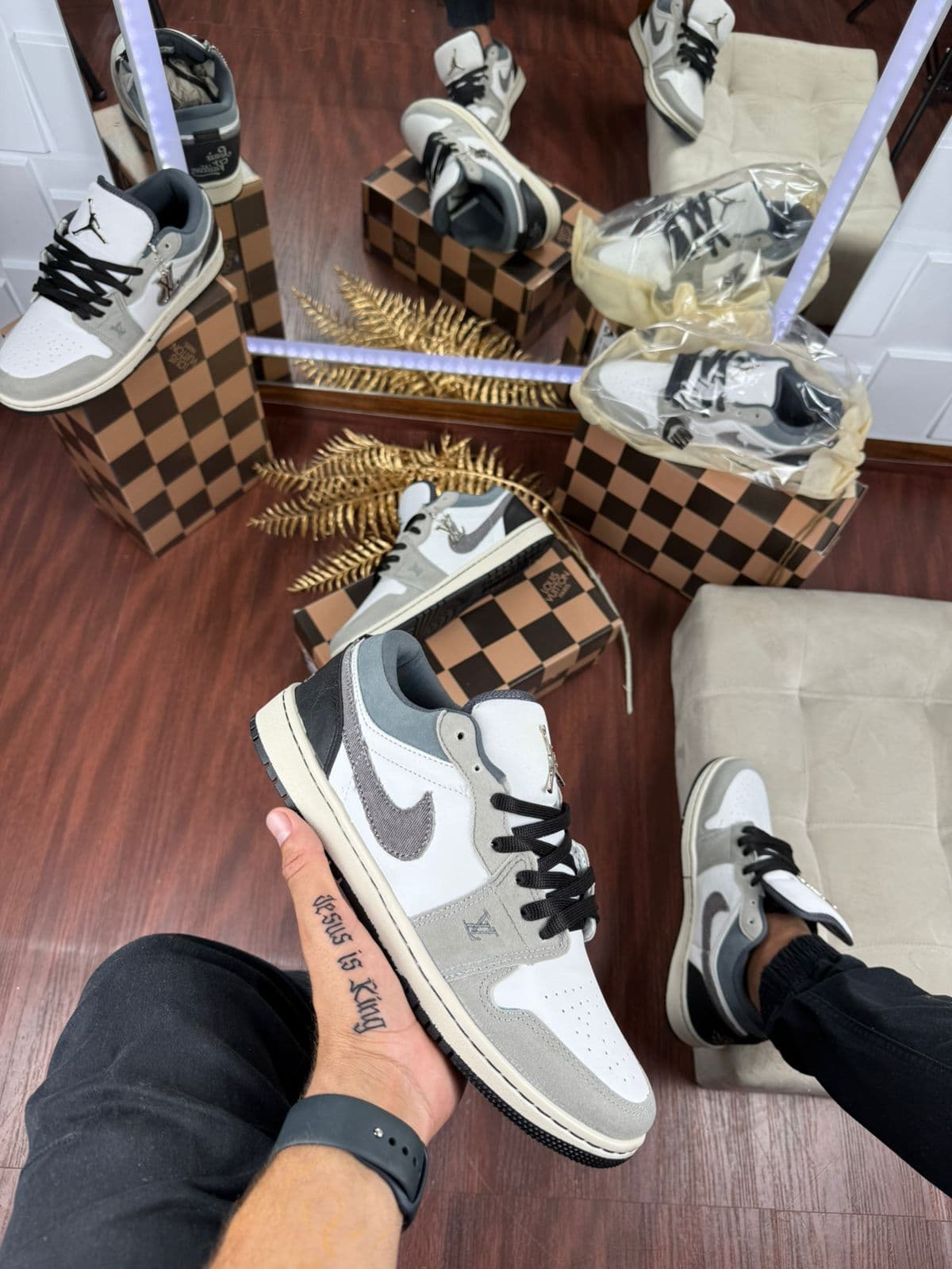 Jordan Low Premium Colab Louis Vuitton Cinza/ Jeans/preto — foto principal