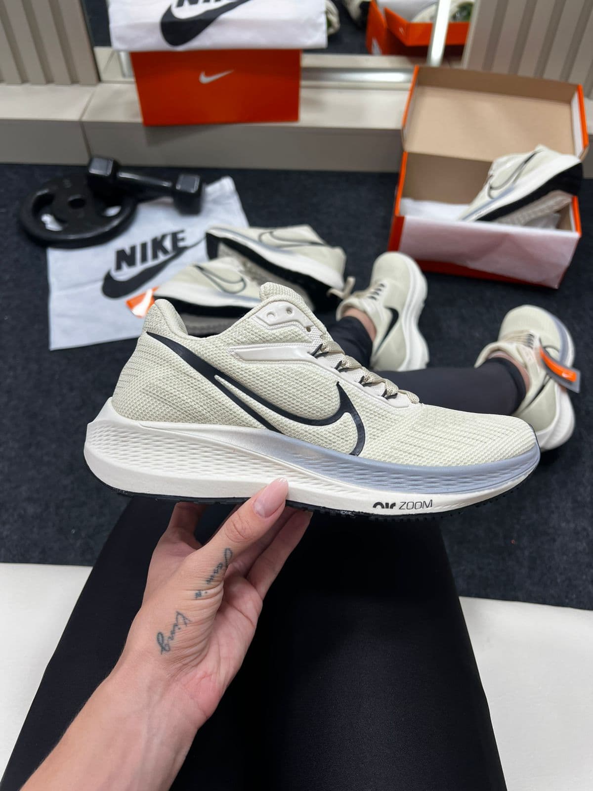 Nike Air Zoom Pegasus 39 Bege e Preto — foto principal