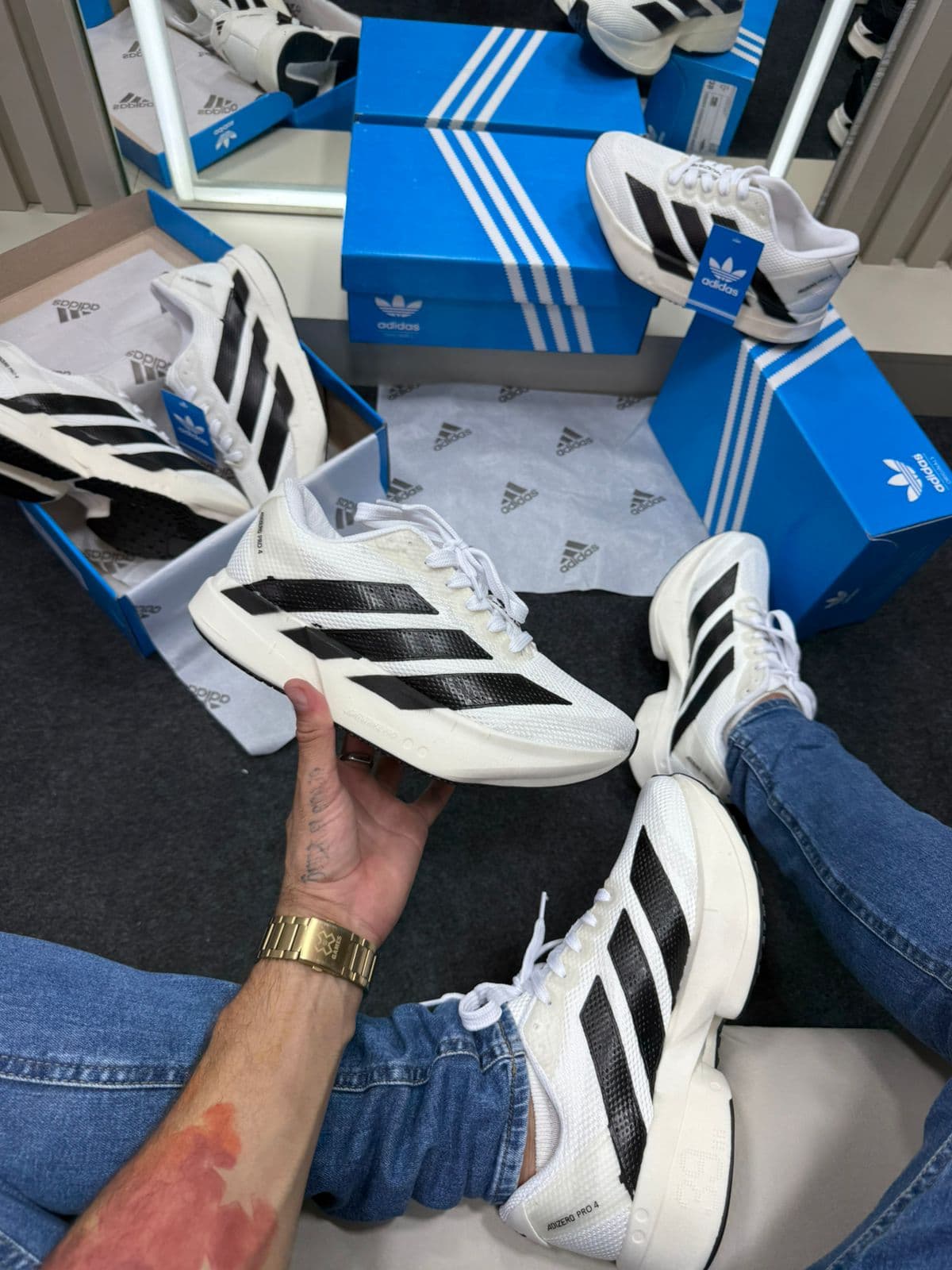 Adidas Adizero Adios Pro 4 Branco e Preto — foto principal