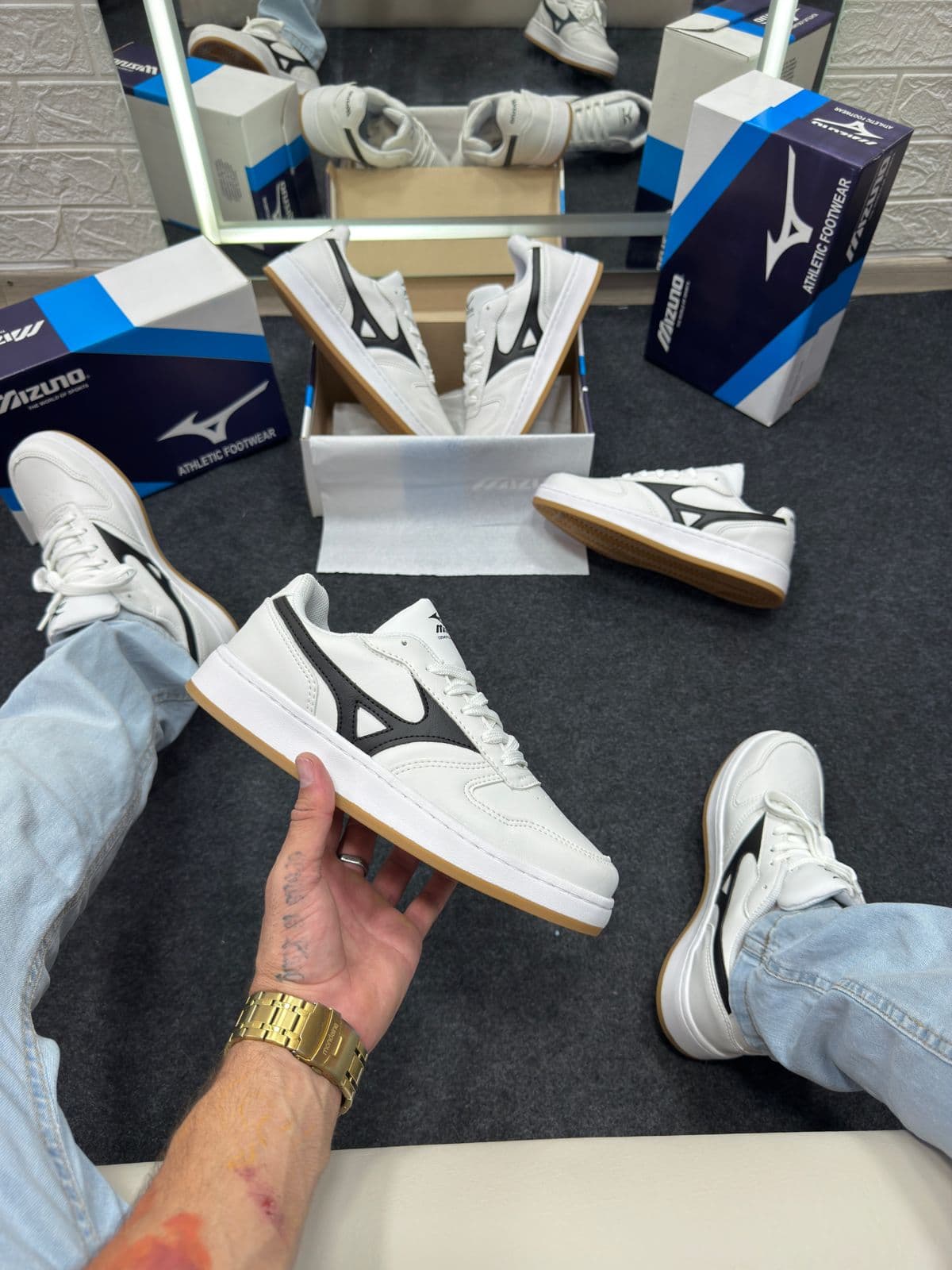 Mizuno Street Wind Branco e Preto — foto principal