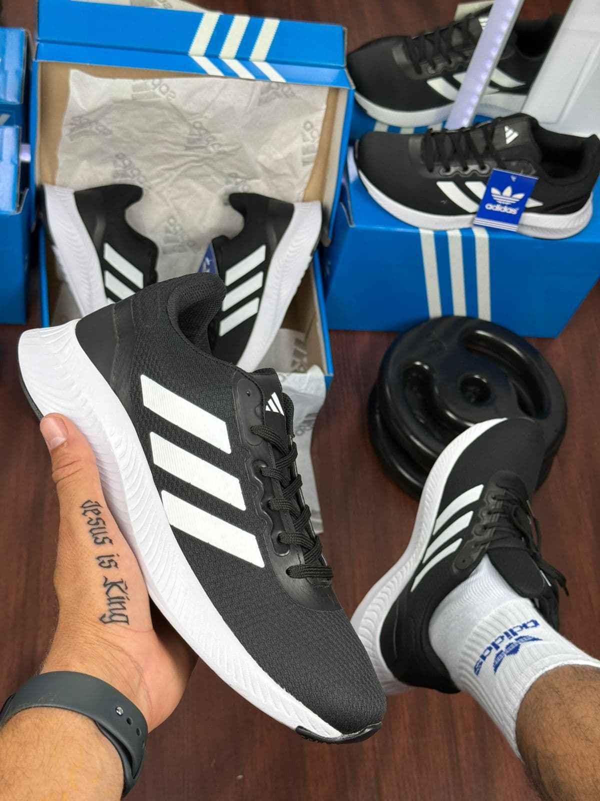 Adidas Falcon — foto principal