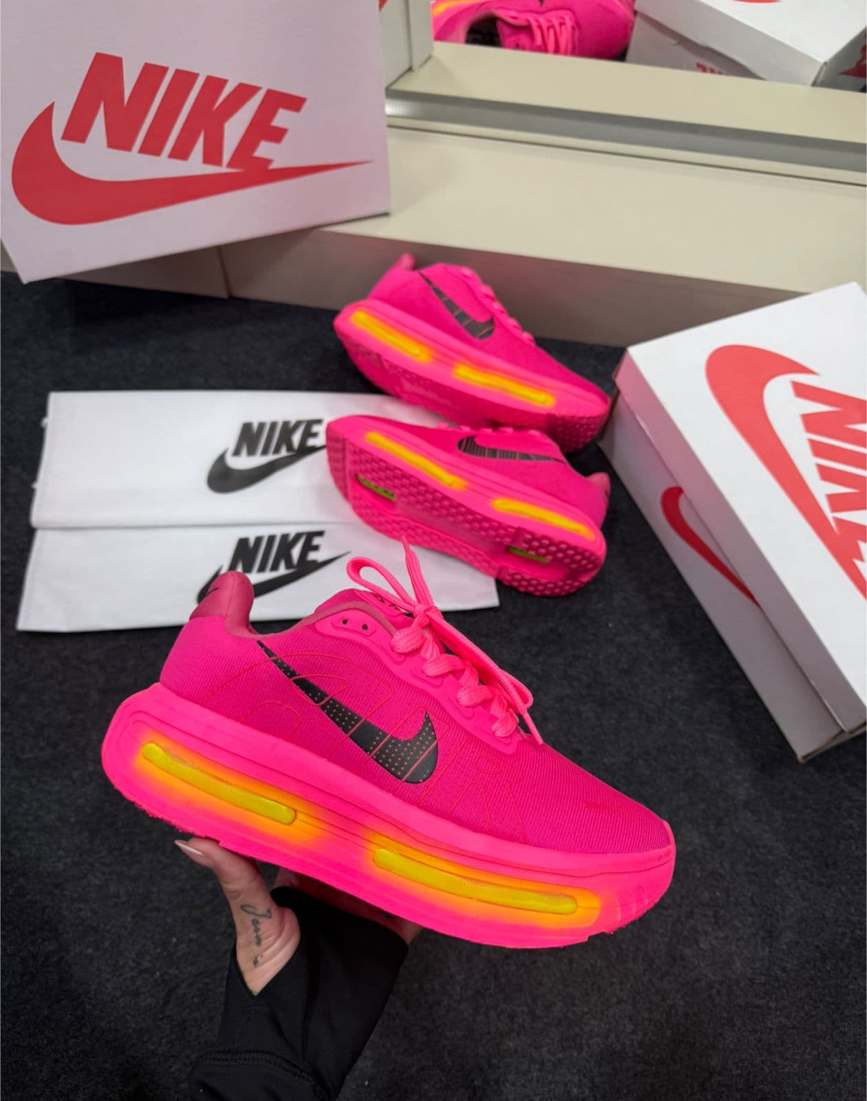 Nike Run Vomero Premium Pink e Laranja — foto principal