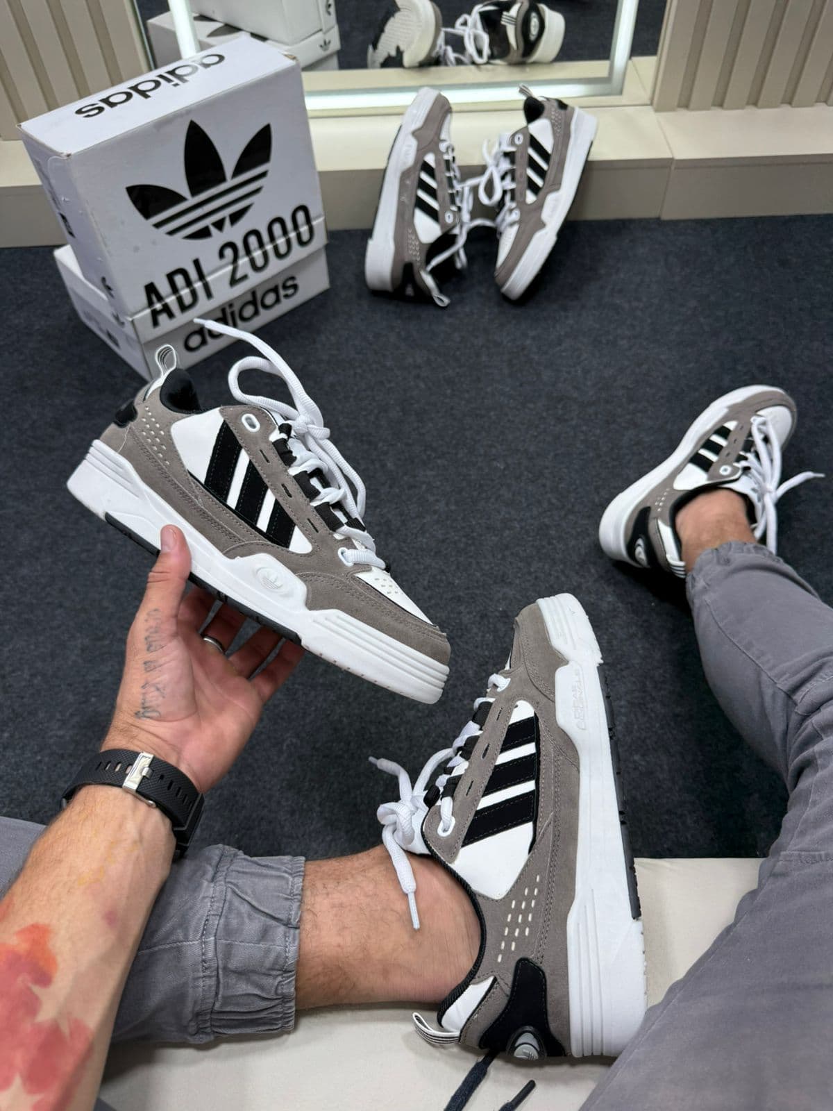 Adidas 2000 Premium Cinza Branco Preto — foto principal