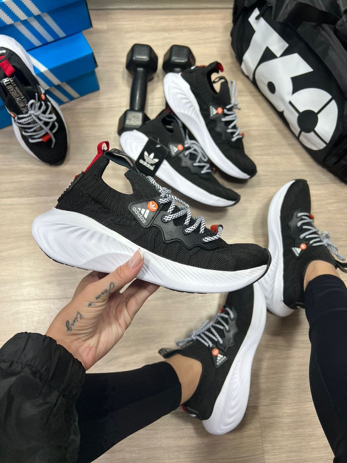 Adidas Kinit Branco e Preto — foto principal