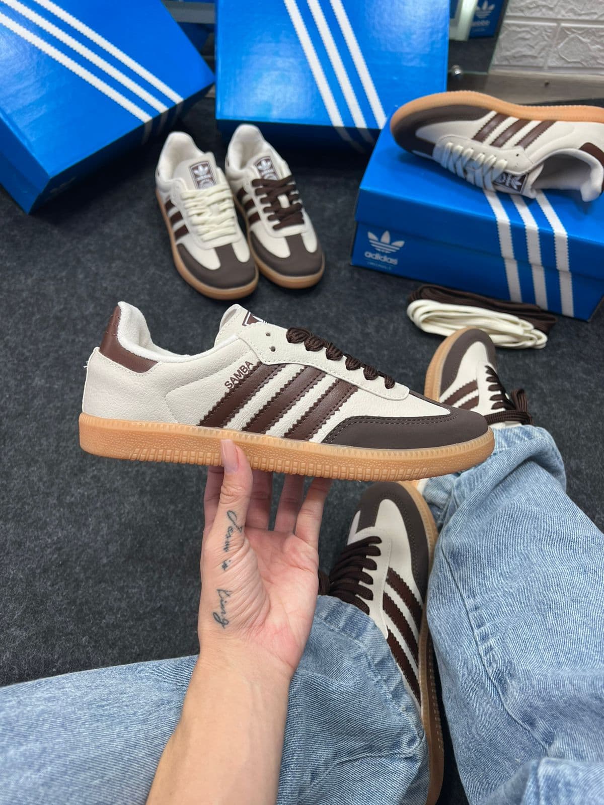 Adidas Samba OG Off White e Marrom — foto principal