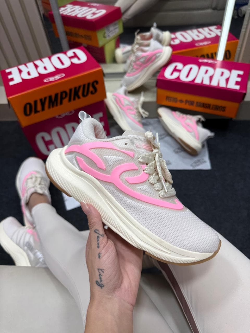 Olympikus Corre 2 Premium Off White e Rosa — foto principal