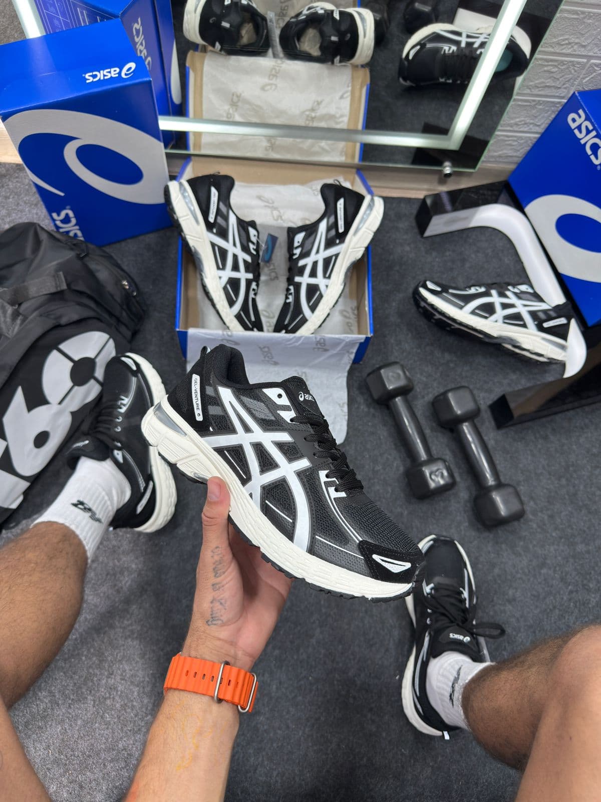 Tênis Asics Gel Venture 6 Preto e Branco — foto principal