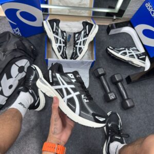 Tênis Asics Gel Venture 6 Preto e Branco Atacado