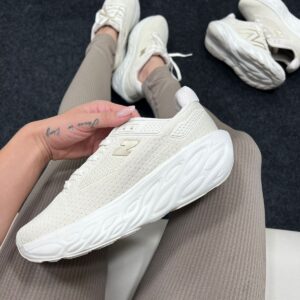 New Balance 1080 Off Dourado