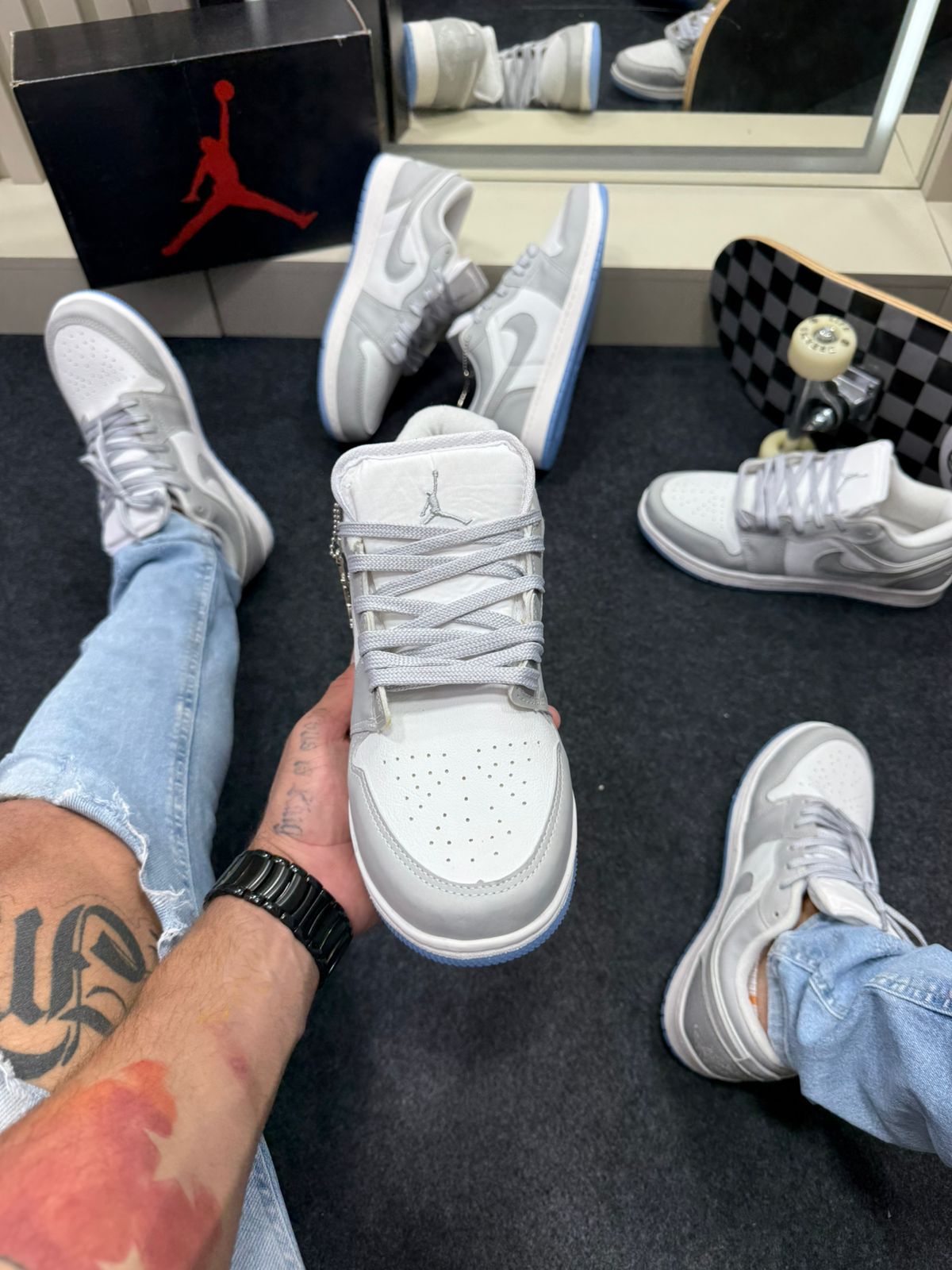 Nike Air Jordan Low Premium Branco e Cinza 2