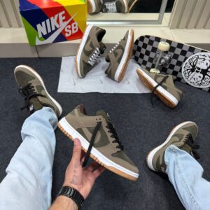 Nike Skateboarding Dunk Low Pro Verde Militar