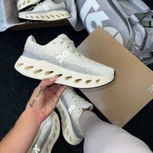 Oncloud Max Off White Nude