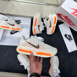 Nike Run Vomero Premium Off White e Laranja