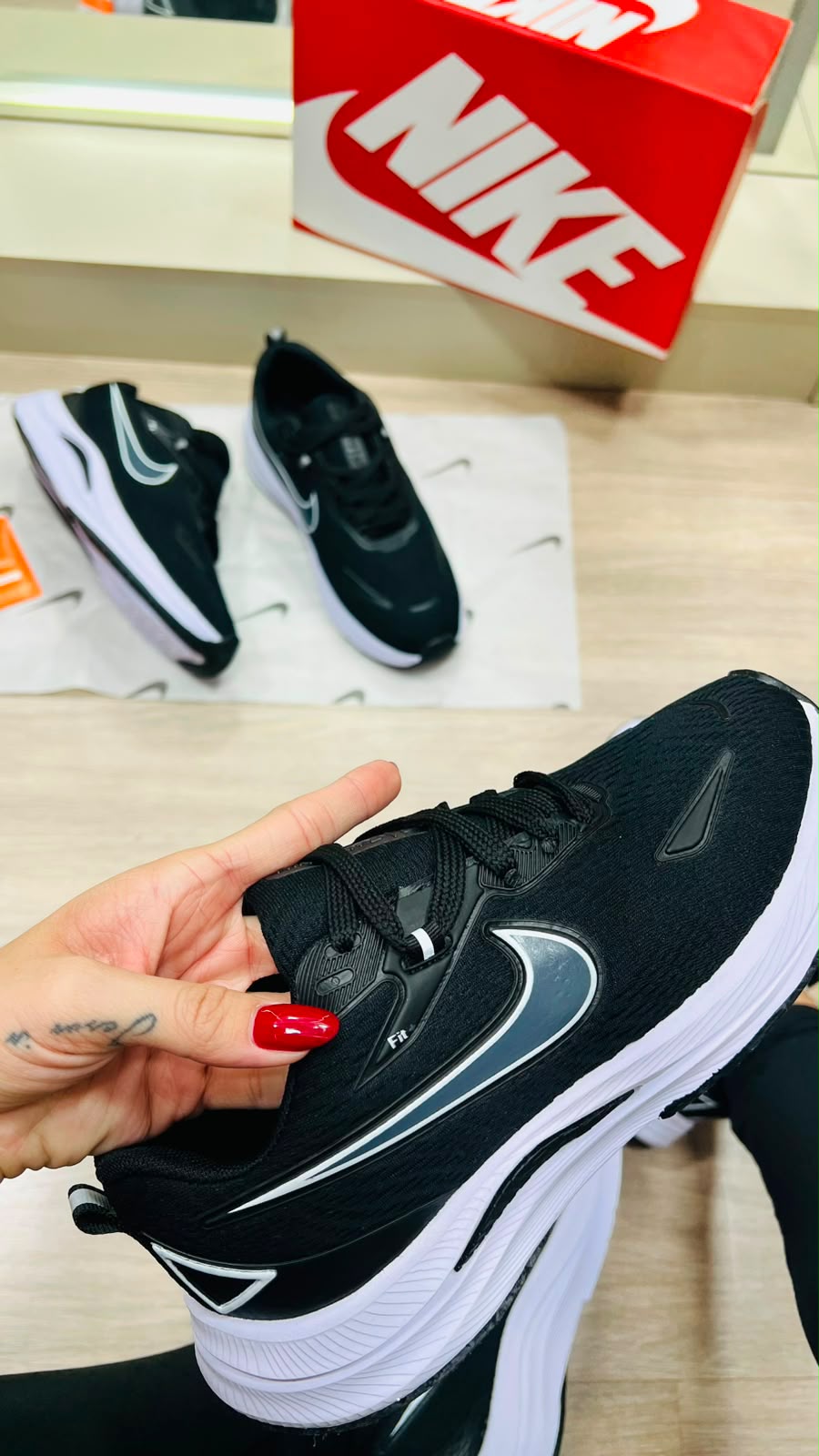 Nike Fit Preto e Branco 6